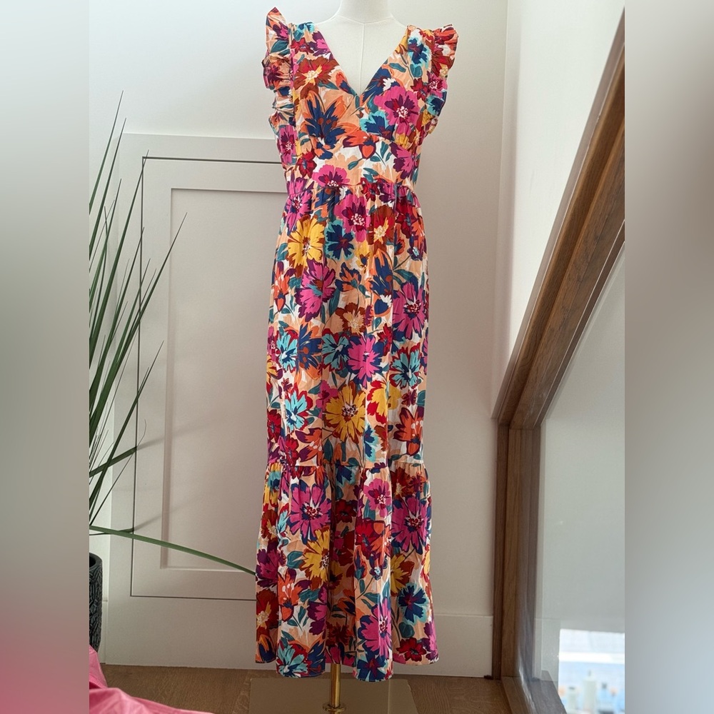 Maggie London maxi dress in floral. NWOT.